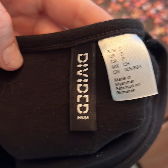 Soft stretchy graphic top - Picture 3 of 3